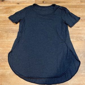 Lululemon athletica Scoop neck T-shirt - size 6